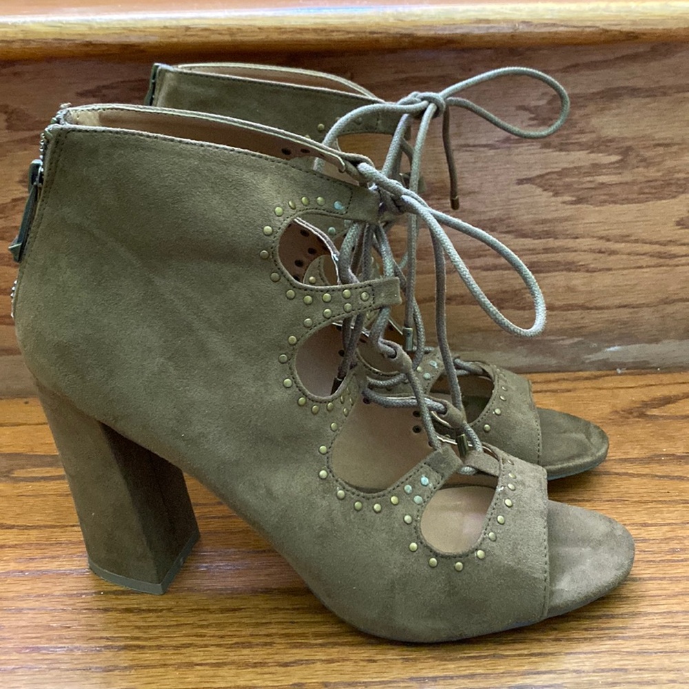 REPORT women’s size 7.5 brown/taupe suede heels